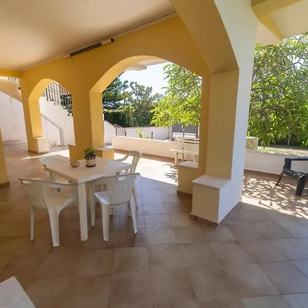 To Stay, Dom wakacyjny