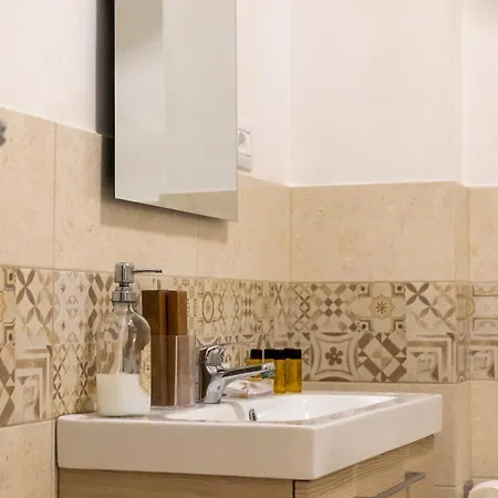 To Stay, Dom wakacyjny *